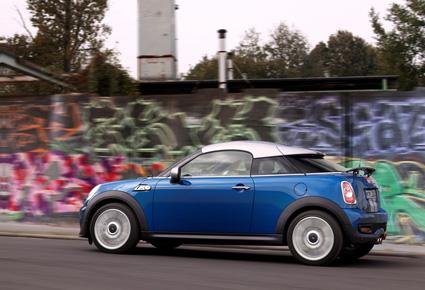 MINI تحتفل بعيدها الـ53 